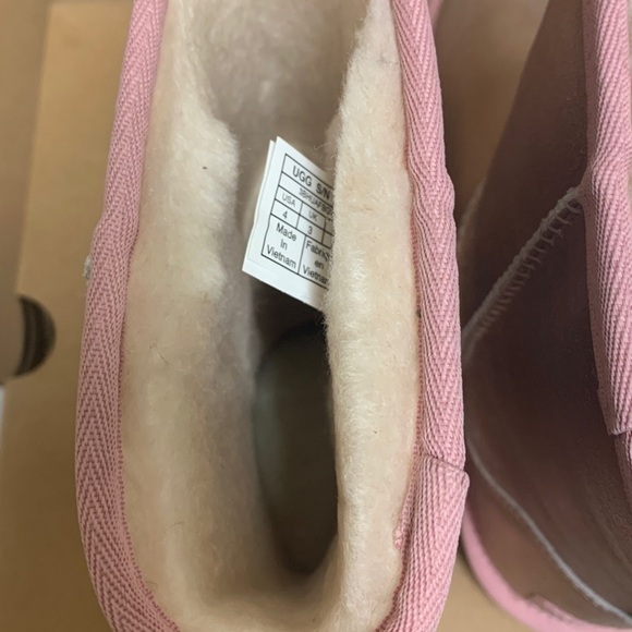 UGG Rose metallic Pink Boots - Picture 4 of 8